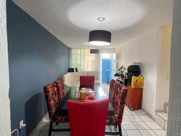 Casa frente a cancha de Futbol