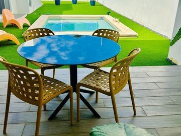 Casa de una planta equipada y amueblada de tres habitaciones y piscina