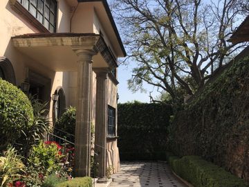 Casa como terreno(Triángulo dorado)
