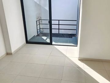 CERCA DEL METROPOLITANO