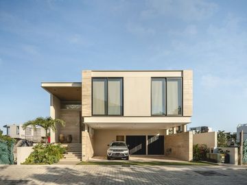 CASA EN VENTA EN PUERTO CANCÚN CERCANA A LA PLAYA