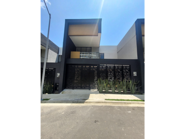 Casa esquinera para arriendo en cojunto Cerritos Home,Cerritos,Pereira