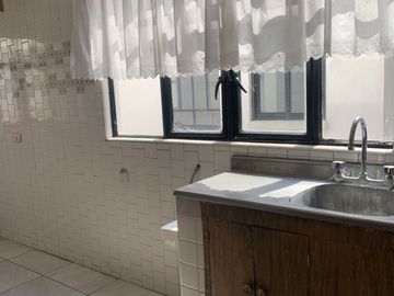 Casa en venta de 4 recámaras zona Plaza Crystal.