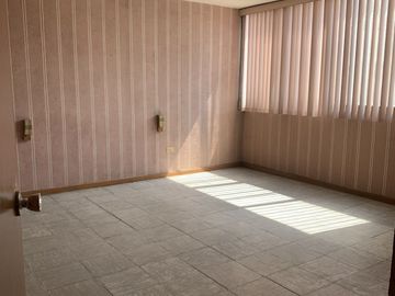 Casa en venta de 4 recámaras zona Plaza Crystal.