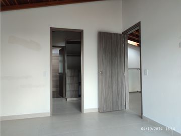 VENDO HERMOSA CASA EN URBANIZACION AMSTERDAM