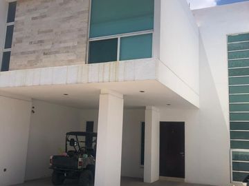 CASA EN RENTA/ VENTA HORIZONTES 11