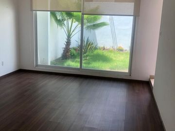 CASA EN RENTA/ VENTA HORIZONTES 11
