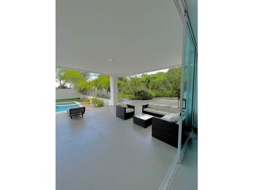 CASA MODERNA CON PISCINA 2.000m2 - PLAYA MENDOZA BARRANQUILLA