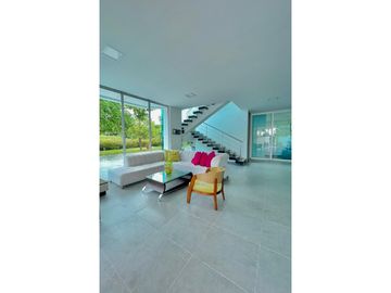 CASA MODERNA CON PISCINA 2.000m2 - PLAYA MENDOZA BARRANQUILLA