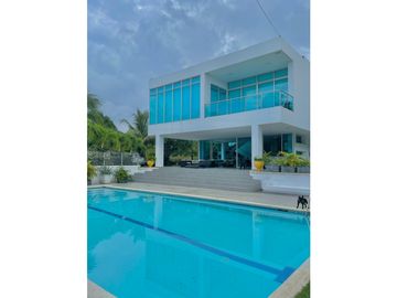 CASA MODERNA CON PISCINA 2.000m2 - PLAYA MENDOZA BARRANQUILLA