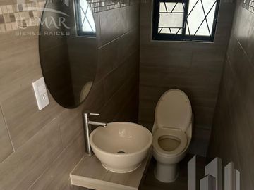 Casa en  Venta de 4 recamaras en la Col. Petrolera
