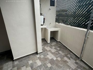 Casa en  Venta de 4 recamaras en la Col. Petrolera