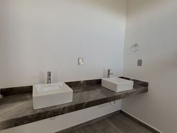CASA EN VENTA EN PRIVADA RESIDENCIAL MORERA, CHOLUL.
