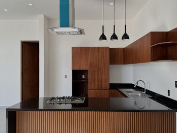 CASA EN VENTA EN PRIVADA RESIDENCIAL MORERA, CHOLUL.
