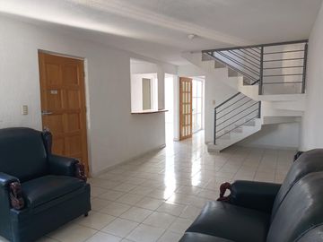 Casa con departamento en venta, Villas de Ntra. Sra. de la Asunción Encino