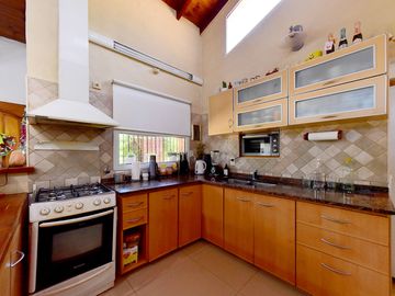 VENTA CASA QUINTA 4 AMBIENTES LA REJA PERMUTA