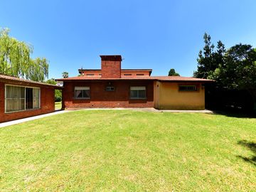 VENTA CASA QUINTA 4 AMBIENTES LA REJA PERMUTA
