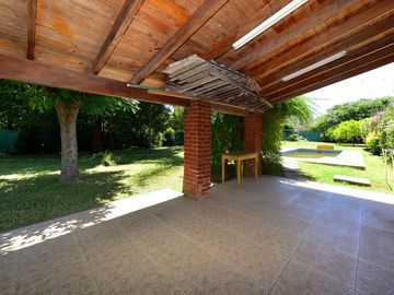 VENTA CASA QUINTA 4 AMBIENTES LA REJA PERMUTA