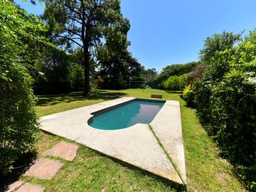 VENTA CASA QUINTA 4 AMBIENTES LA REJA PERMUTA