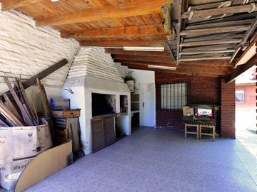 VENTA CASA QUINTA 4 AMBIENTES LA REJA PERMUTA