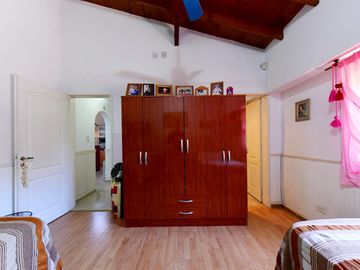 VENTA CASA QUINTA 4 AMBIENTES LA REJA PERMUTA