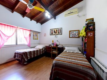 VENTA CASA QUINTA 4 AMBIENTES LA REJA PERMUTA