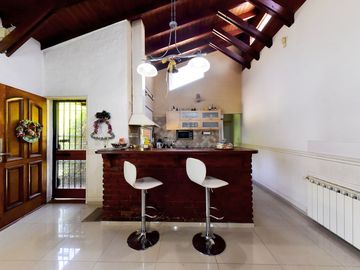 VENTA CASA QUINTA 4 AMBIENTES LA REJA PERMUTA