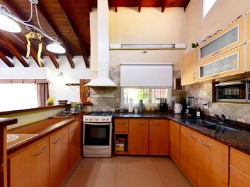 VENTA CASA QUINTA 4 AMBIENTES LA REJA PERMUTA
