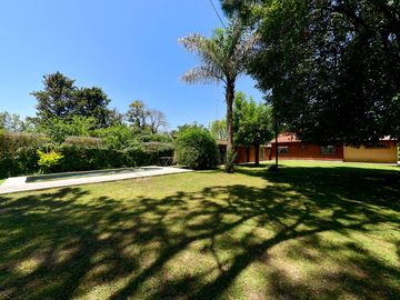 VENTA CASA QUINTA 4 AMBIENTES LA REJA PERMUTA