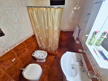 VENTA CASA CON DEPÓSITO Y COCHERA +DEPTO SAN JUSTO