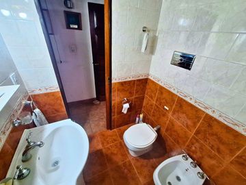 VENTA CASA CON DEPÓSITO Y COCHERA +DEPTO SAN JUSTO