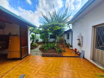 VENTA CASA CON DEPÓSITO Y COCHERA +DEPTO SAN JUSTO