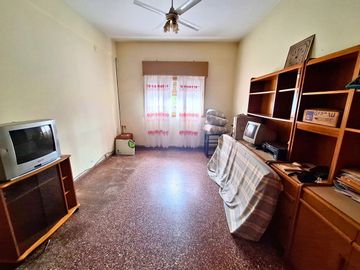 VENTA CASA CON DEPÓSITO Y COCHERA +DEPTO SAN JUSTO