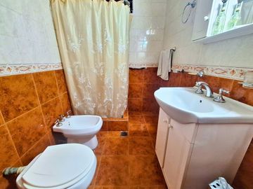 VENTA CASA CON DEPÓSITO Y COCHERA +DEPTO SAN JUSTO