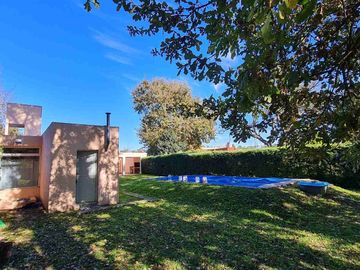 VENTA CASA 4 Amb GRAL LAS HERAS LOTE 1400m PERMUTA
