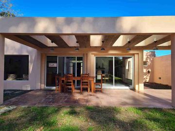 VENTA CASA 4 Amb GRAL LAS HERAS LOTE 1400m PERMUTA