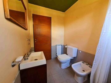 VENTA CASA 4 Amb GRAL LAS HERAS LOTE 1400m PERMUTA