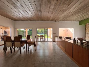 VENTA CASA 4 Amb GRAL LAS HERAS LOTE 1400m PERMUTA