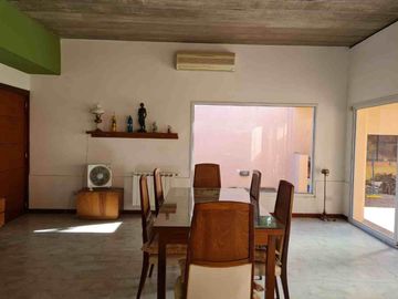 VENTA CASA 4 Amb GRAL LAS HERAS LOTE 1400m PERMUTA