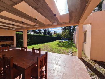 VENTA CASA 4 Amb GRAL LAS HERAS LOTE 1400m PERMUTA