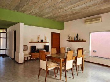 VENTA CASA 4 Amb GRAL LAS HERAS LOTE 1400m PERMUTA