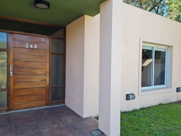 VENTA CASA 4 Amb GRAL LAS HERAS LOTE 1400m PERMUTA