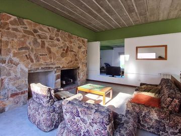 VENTA CASA 4 Amb GRAL LAS HERAS LOTE 1400m PERMUTA