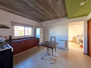 VENTA CASA 4 Amb GRAL LAS HERAS LOTE 1400m PERMUTA