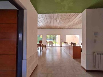 VENTA CASA 4 Amb GRAL LAS HERAS LOTE 1400m PERMUTA