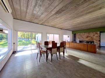 VENTA CASA 4 Amb GRAL LAS HERAS LOTE 1400m PERMUTA