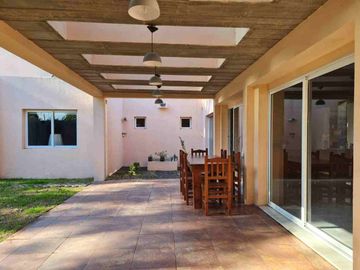 VENTA CASA 4 Amb GRAL LAS HERAS LOTE 1400m PERMUTA