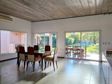 VENTA CASA 4 Amb GRAL LAS HERAS LOTE 1400m PERMUTA