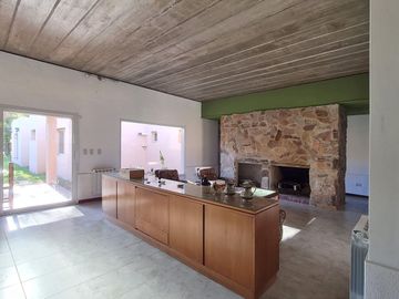 VENTA CASA 4 Amb GRAL LAS HERAS LOTE 1400m PERMUTA
