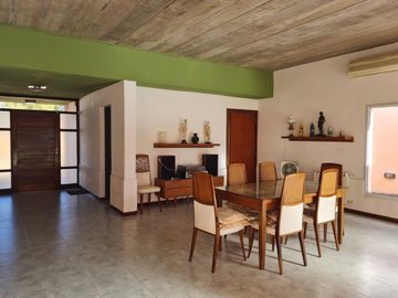 VENTA CASA 4 Amb GRAL LAS HERAS LOTE 1400m PERMUTA